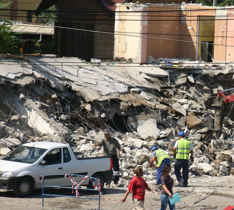 Angajaţii Ecosal fac bani din rămăşiţele pizzeriei Da-Isi 