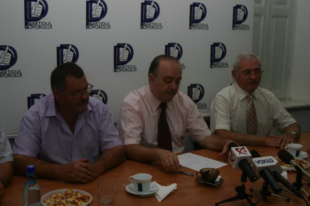 Partidul lui Diaconescu mizează pe candidaţi proprii pentru alegerile locale