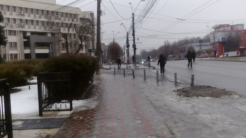 Pucheanu a aflat că trotuarele sunt domeniu public după ce zeci de gălățeni și-au rupt mâinile și picioarele