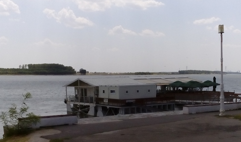 Mârlănia edilitară de pe Faleză ”ponton ancorat de ponton” a devenit cârciumă
