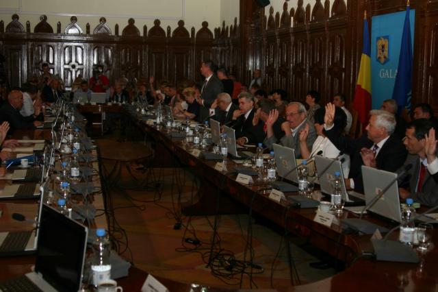 Consilierii judeţeni ai USL sunt obligaţi de instanţă să îl repună în funcţie pe Ion Ştefan