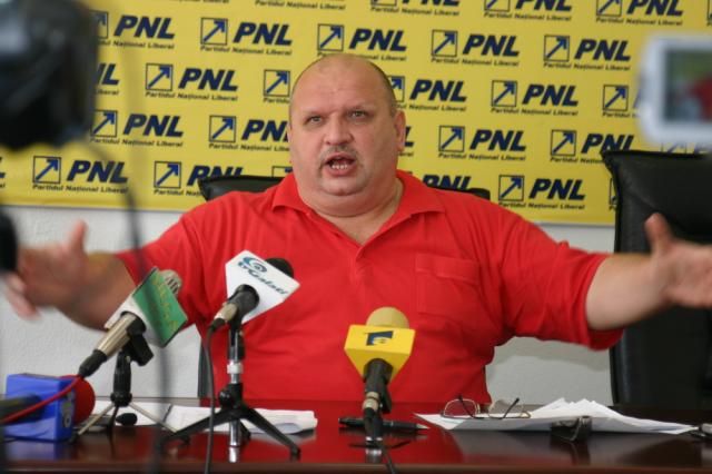 Senatorul PNL dr. Paul Ichim îl ridiculizează pe compromisul preşedinte al Colegiului Medicilor din România 