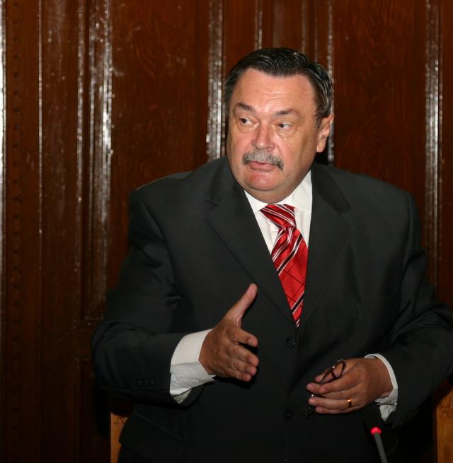 Victor Paul Dobre își face campanie electorală în colegiu din bani publici