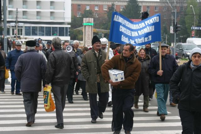 Pensionarilor gălățeni le place să fie mințiți frumos de către politicieni