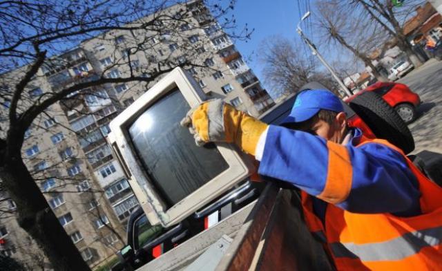 Nu mai puţin de 14 tone de deşeuri electrice şi electronice au fost colectate de la gălăţeni