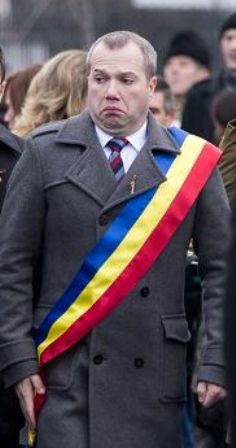 Primarul pesedist Pucheanu și-a nășit o miliție de partid plătită din bani publici