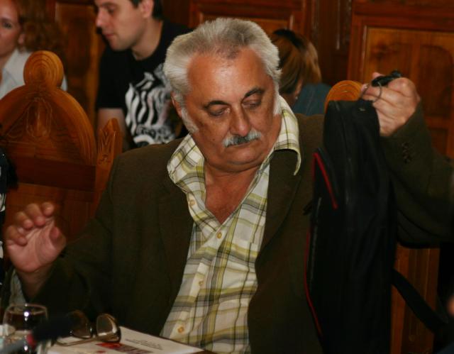 Medicul bufon Nicolae Bacalbașa – acuzat că ocupă ilegal funcția de șef de secție