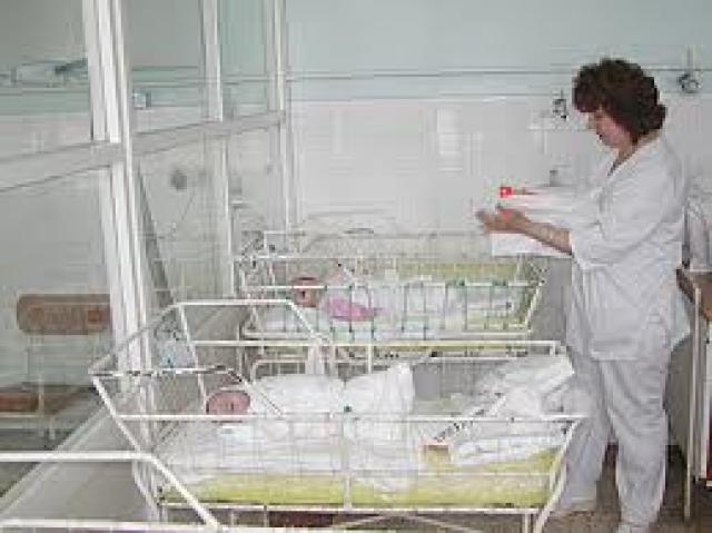 Asistenta șefă de la maternitatea ”Buna Vestire” caută scutece la biserici și la oamenii de afaceri
