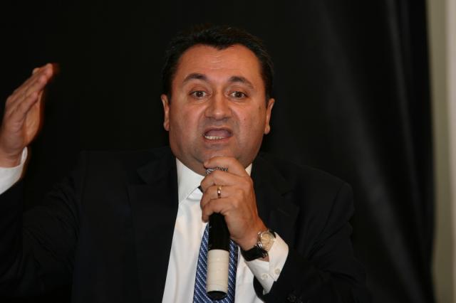 Circ politic pe marginea căldurii