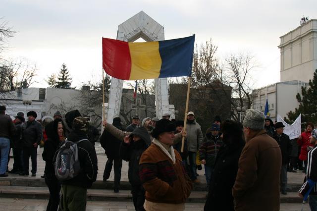 Pensionarii gălăţeni se bat cap în cap la proteste 