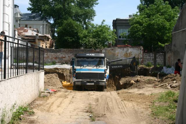 Primăria a avizat construcția unui bloc chiar între clădirile de patrimoniu de pe Domnească  