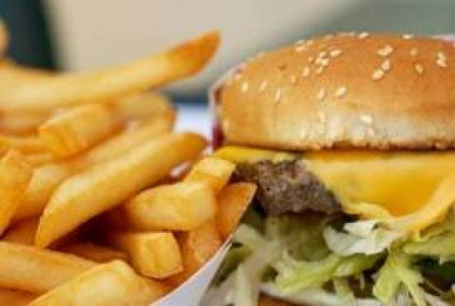 În şcolile gălăţene, elevii consumă alimente care îi "otrăvesc"
