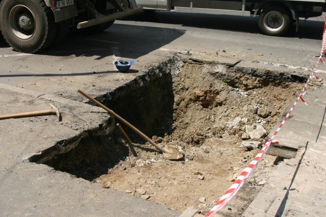 O nouă surpare a apărut în centrul orașului