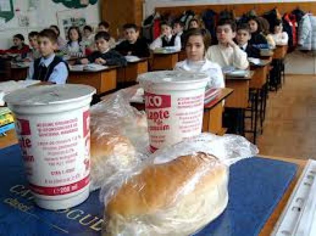 Bacalbașa și Poliția au lăsat elevii gălățeni fără ”lapte și corn”