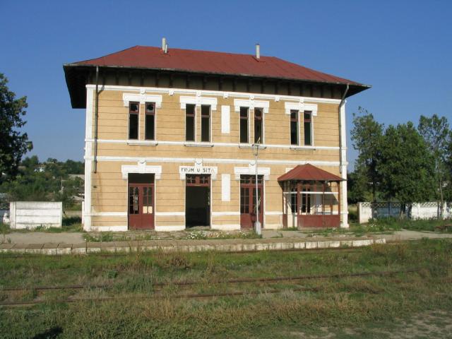 Monument istoric, vechi de peste un secol, lăsat la cheremul vandalilor