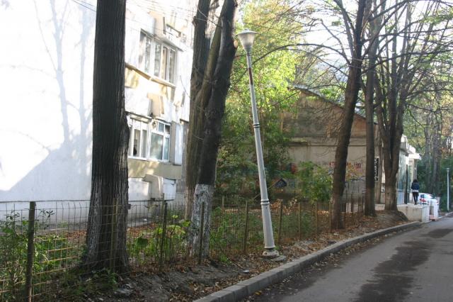 Bătaie de joc pe bani publici la lucrările de modernizare de pe strada Instrucției