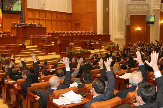 Parlamentarii Opoziţiei habar nu au ce modificări pregăteşte USL pentru consolidarea imunităţii parlamentare