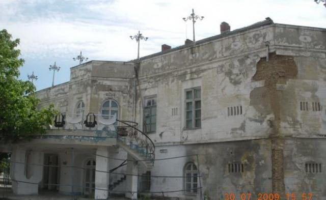 Conacul Costache Conachi - transformat de fosta societate hotelieră a Combinatului în motel de 2 stele