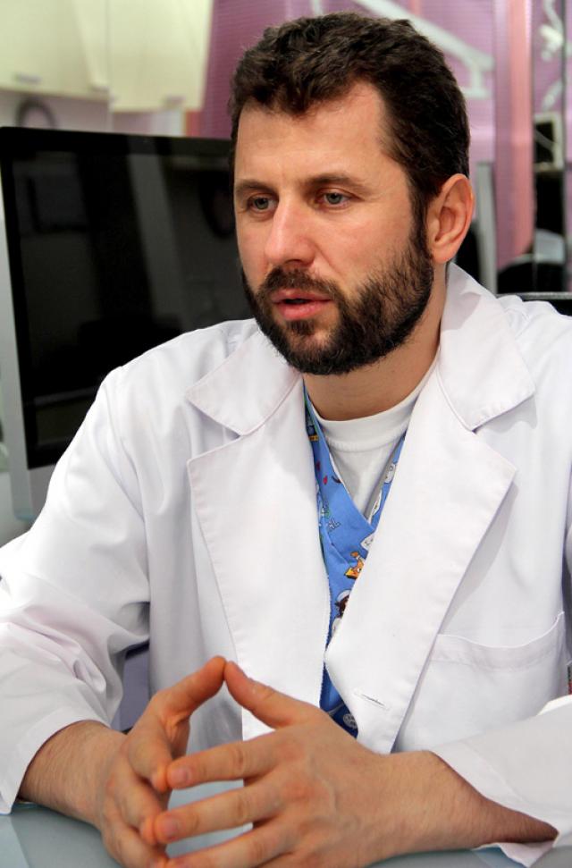 Dr. Călin Doboş este anchetat pentru ucidere din culpă şi exercitarea fără drept a profesiei de medic estetician
