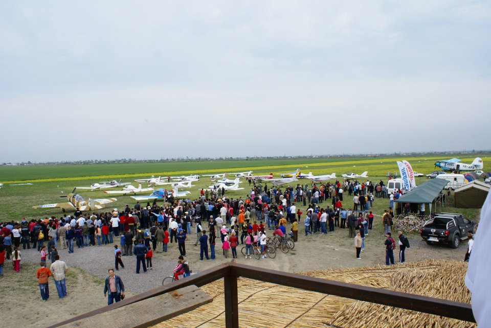 Spectacol pe cer în acest week-end la aerodromul Aerial Club de la Vădeni