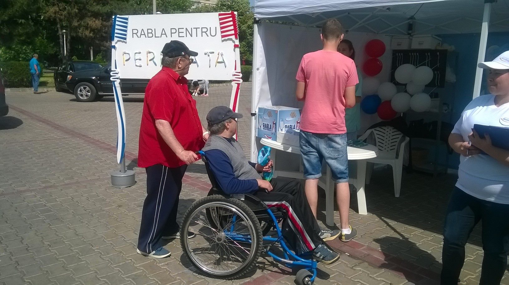 Peste 1500 de gălățeni au primit gratuit periuțe de dinți noi în cadrul Caravanei “Rabla pentru Periuța Ta”